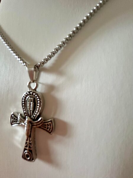 Chaîne avec pendentif croix ânkh avec scarabée